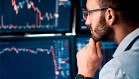 Franse banken en verzekeraars zoals BNP Paribas, Société Générale en Axa dalen op de beurs door politieke onzekerheid, economische risico’s en hogere rentespreads. Crisis of opportuniteit?